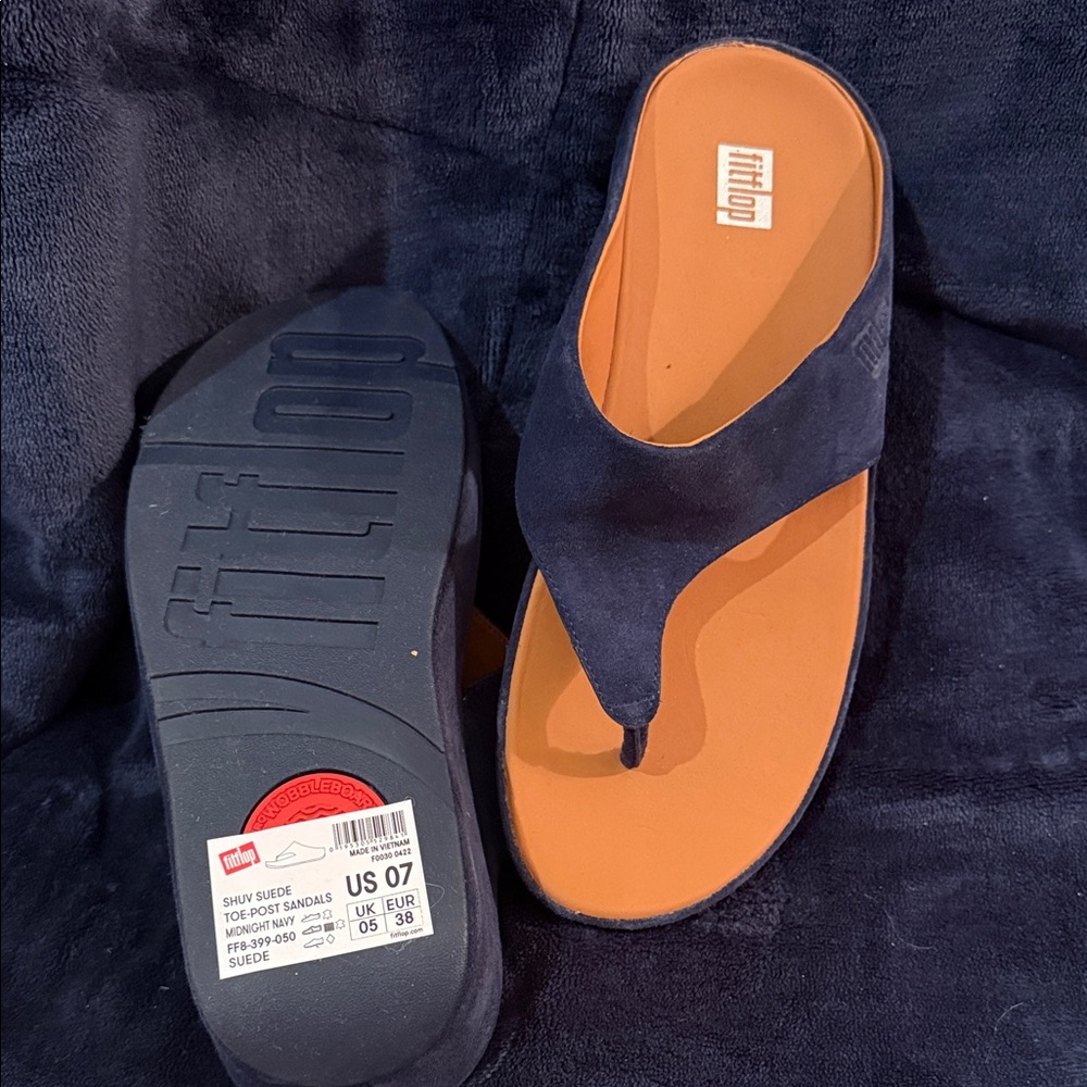 FitFlop woman’s  Dark Blue Suede Flip-Flops